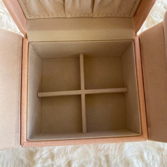 Vlando Travel Jewelry Organizer Box Small Pink Pearl Multi Compartment 4X4 inch - Picture 8 of 13